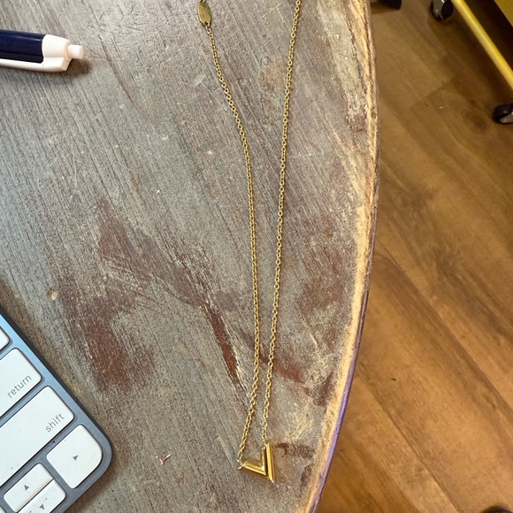 Louis Vuitton Gold V Pendant Necklace - Picture 1 of 1